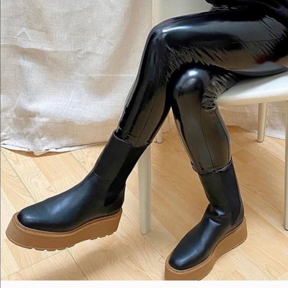 H&M Blogger Favorite Platform Chelsea Boots - Picture 2 of 3